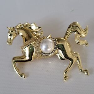 Beautiful Goldtone Horse Brooch with Faux Pearl Accent